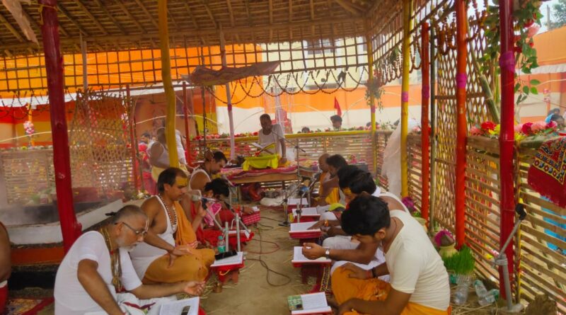 कोरियासा में आयोजित नौ दिवसीय यज्ञ के सातवें दिन संगीतमय राम कथा का आयोजन