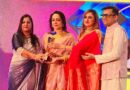 देवघर की बहू बरखा झुनझुवाला बॉलीवुड अभिनेत्री हेमा मालिनी के हाथों हुई सम्मानित