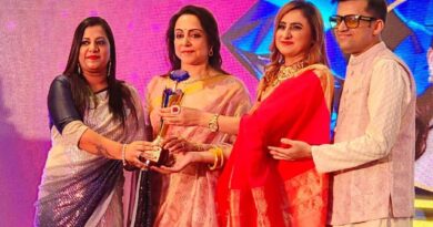 देवघर की बहू बरखा झुनझुवाला बॉलीवुड अभिनेत्री हेमा मालिनी के हाथों हुई सम्मानित