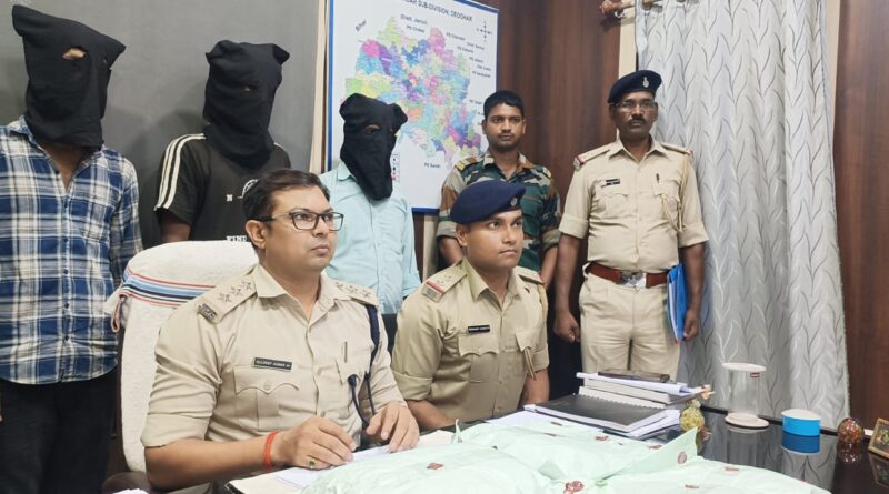 देवघर पुलिस की बड़ी कार्रवाई: 1.9 किलो गांजा के साथ तीन तस्कर गिरफ्तार