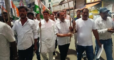 नीट पेपर लीक के विरोध में देवघर में युवा कांग्रेस का मशाल जुलूस, शिक्षा मंत्री के इस्तीफे की मांग