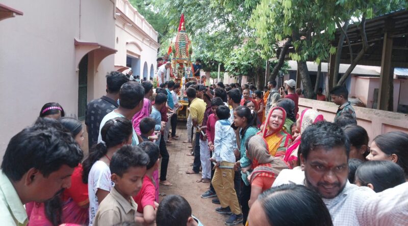 बालानंद ब्रम्हचारी आश्रम से निकाली गई रथयात्रा