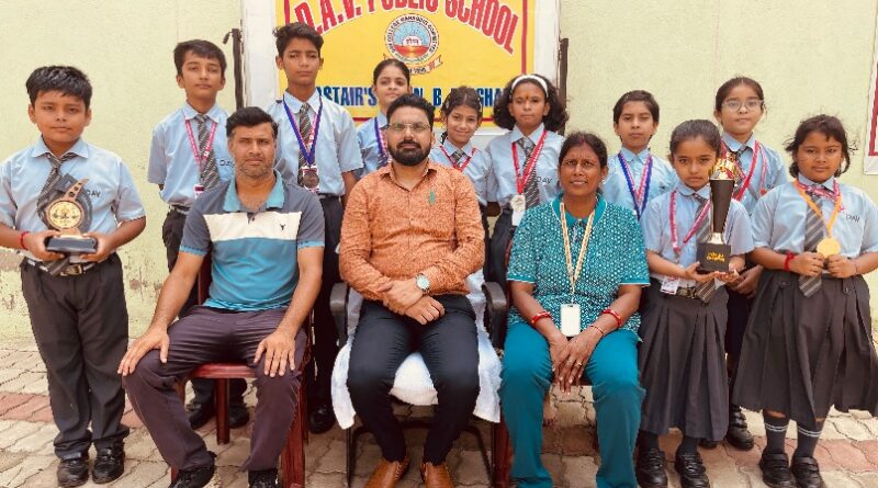 छठा जिला स्तरीय योगा चैंपियनशिप में डीएवी कास्टर टाउन के सफल प्रतिभागी हुए सम्मानित